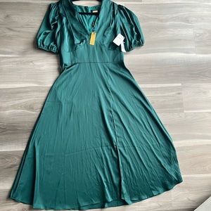 Alexia Admor emerald green dress